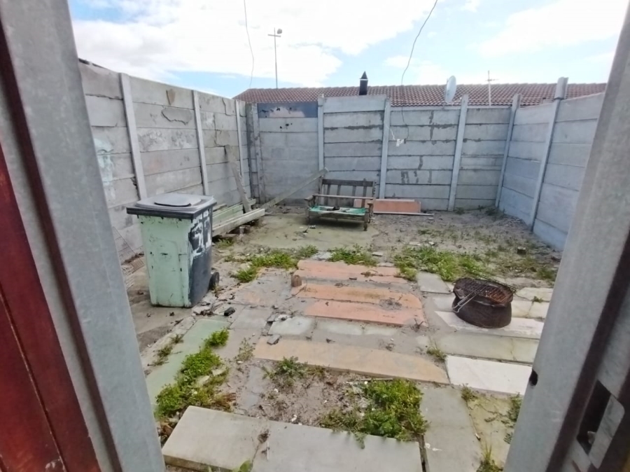 2 Bedroom Property for Sale in Pelican Park Western Cape